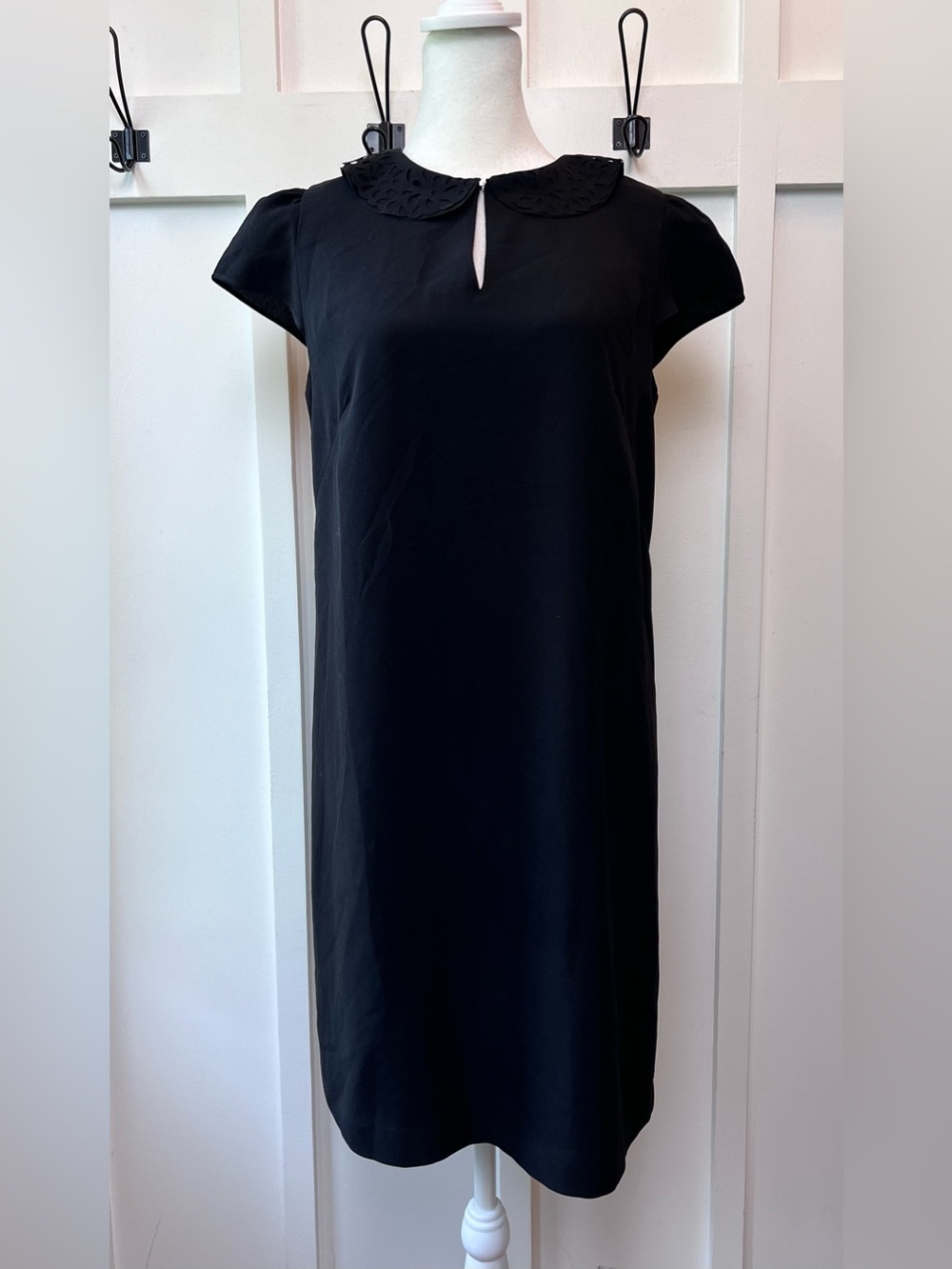 LOFT Size 4 Black Knee Length Sheath Dress LBD Lace Collar Keyhole Neck